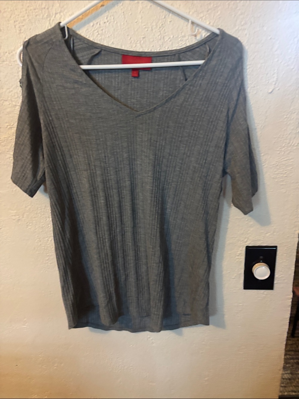 Jennifer Lopez Gray Ribbed V-Neck Short Sleeve Top